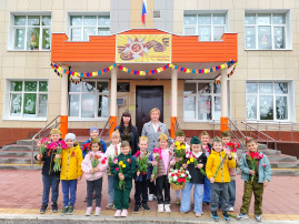 Возложение цветов мемориалу "Памяти солдата поклонись" Возложение цветов мемориалу "Памяти солдата поклонись".